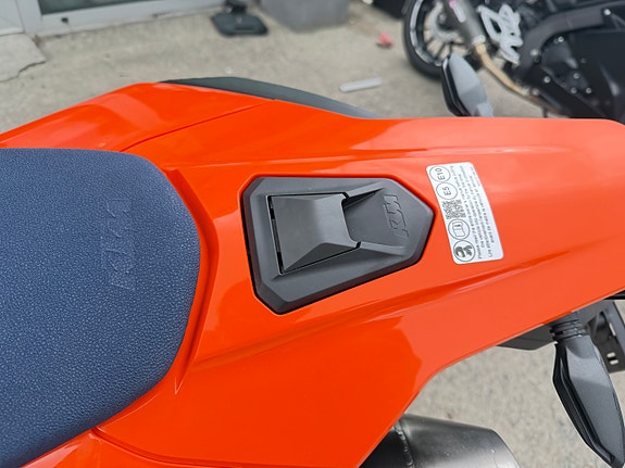 KTM 690 SMC-R 4 of 5