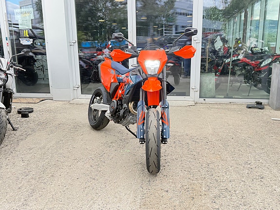 KTM 690 SMC-R 2 of 5