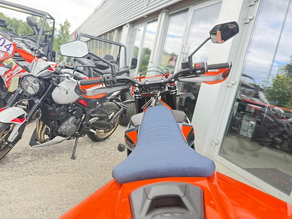 KTM 690 SMC-R 3 of 5