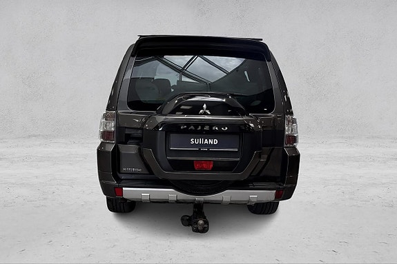 Mitsubishi Pajero 4 of 5