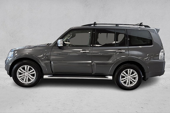 Mitsubishi Pajero 2 of 5