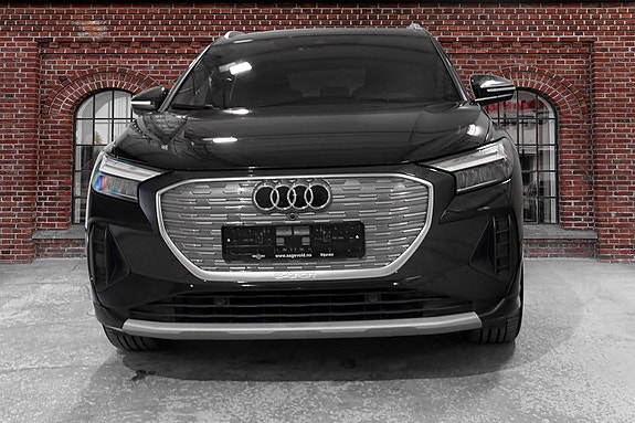 Audi Q4 e-tron 3 of 5