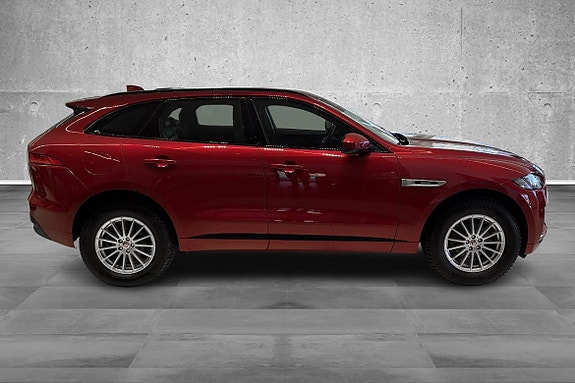 Jaguar F-PACE 4 of 5
