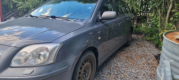 Toyota Avensis 4 of 5