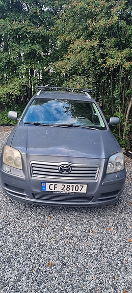 Toyota Avensis 2 of 5