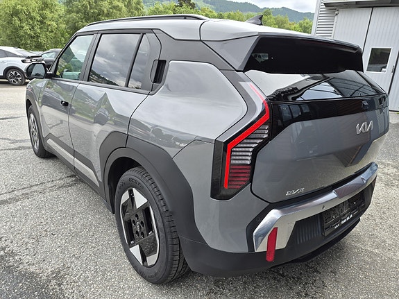 Kia EV3 3 of 5