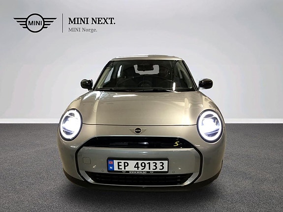 MINI Cooper SE 2 of 5
