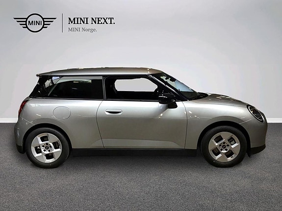 MINI Cooper SE 4 of 5