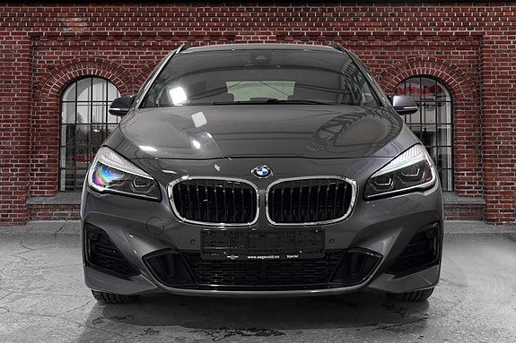 BMW 225xe 3 of 5