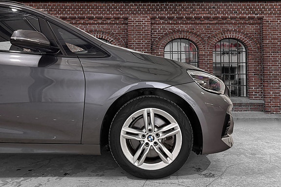 BMW 225xe 4 of 5