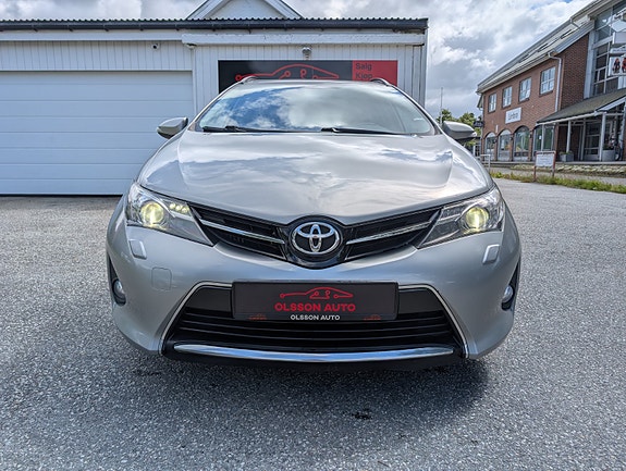 Toyota Auris 3 of 5