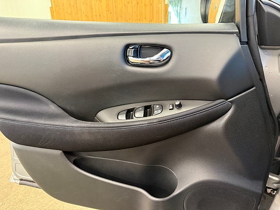 Nissan Leaf 18 of 19