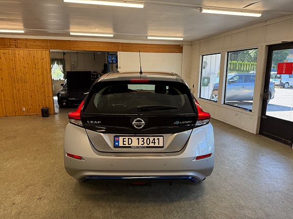 Nissan Leaf 4 of 5