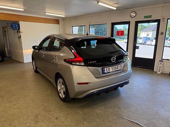 Nissan Leaf 3 of 5
