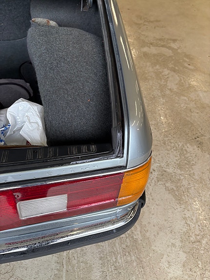 BMW 732i 6 of 25