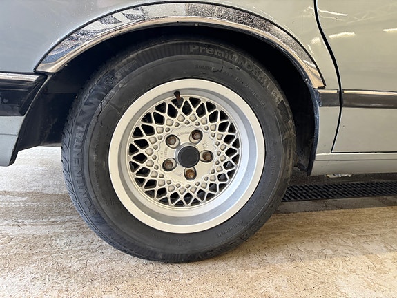 BMW 732i 5 of 25