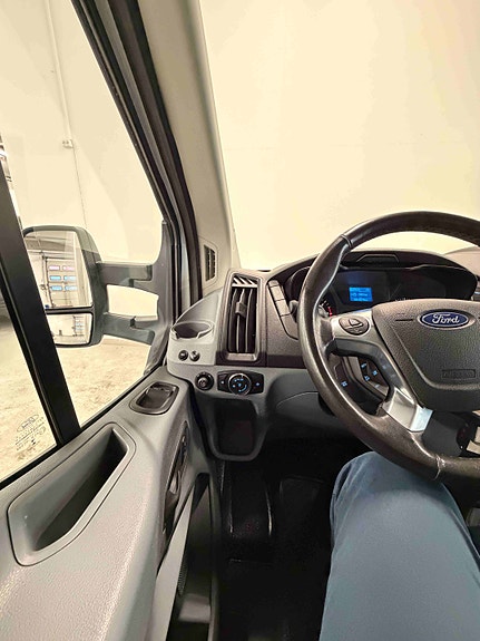 Ford Transit 17 of 30