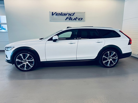 Volvo V90 Cross Country 3 of 5