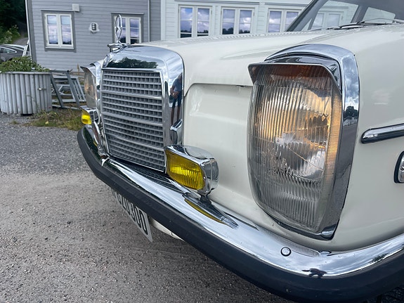 Mercedes-Benz 220 11 of 30