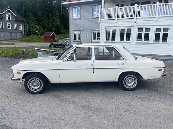 Mercedes-Benz 220 3 of 30