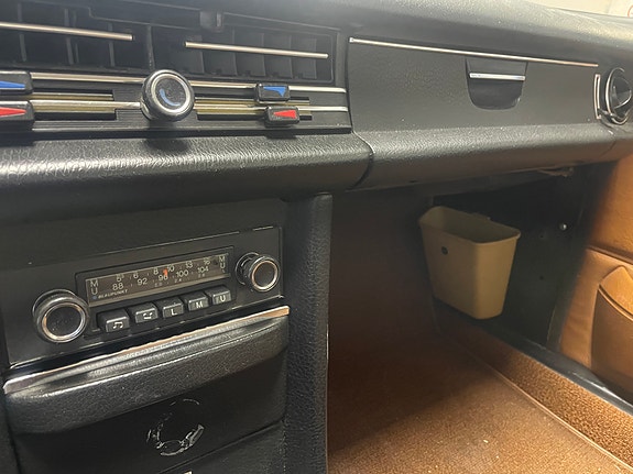 Mercedes-Benz 220 20 of 30