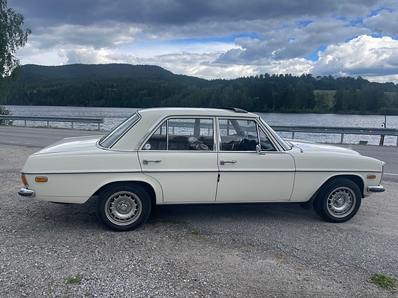 Mercedes-Benz 220 8 of 30