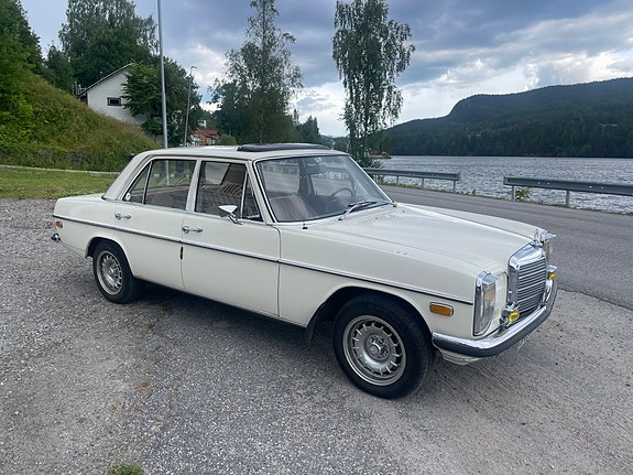 Mercedes-Benz 220 9 of 30