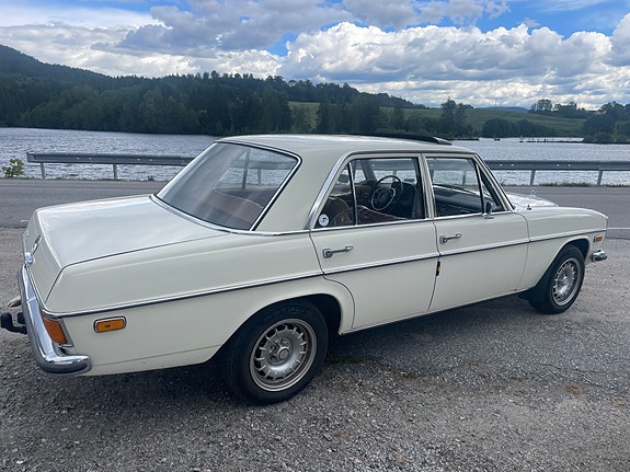 Mercedes-Benz 220 7 of 30