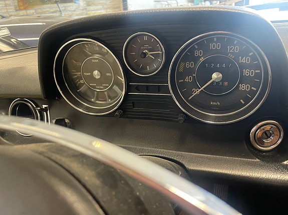 Mercedes-Benz 220 19 of 30