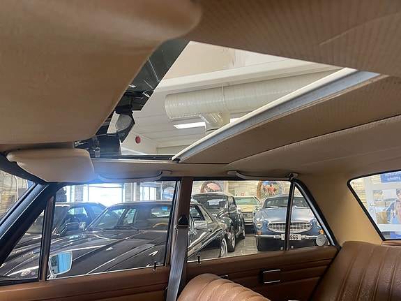 Mercedes-Benz 220 21 of 30
