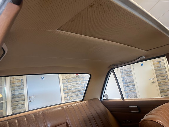 Mercedes-Benz 220 24 of 30