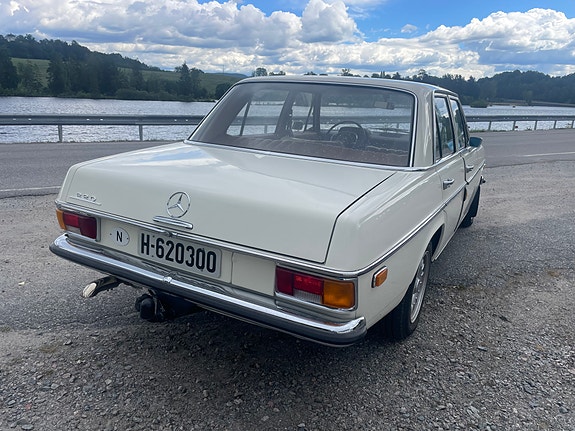 Mercedes-Benz 220 6 of 30