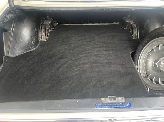 Mercedes-Benz 220 12 of 30