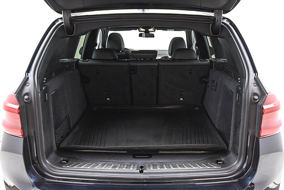 BMW iX3 4 of 5