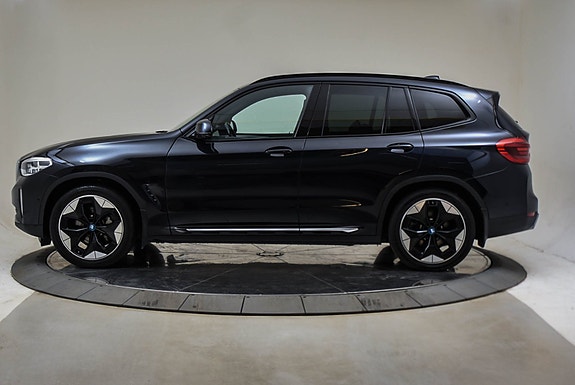 BMW iX3 2 of 5