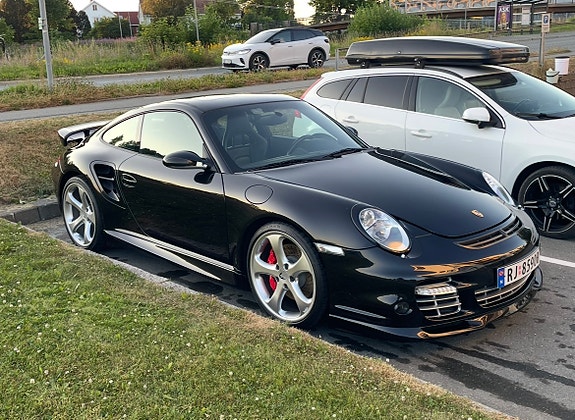 Porsche 911 2 of 5