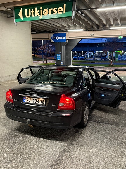 Volvo S80 2 of 5