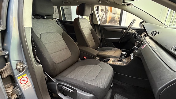 Volkswagen Passat 14 of 30