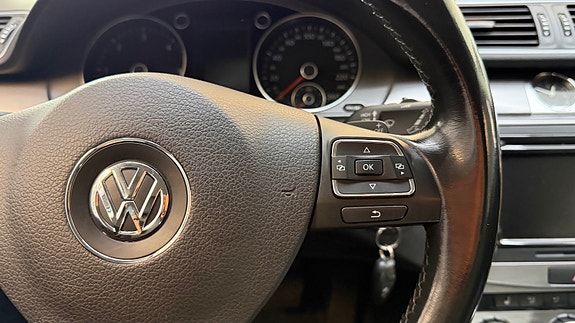 Volkswagen Passat 26 of 30