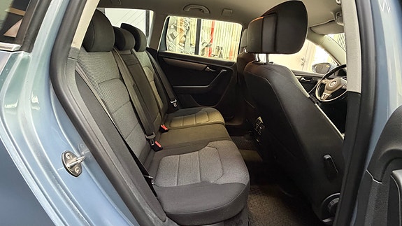Volkswagen Passat 15 of 30