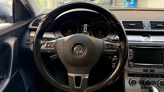 Volkswagen Passat 24 of 30