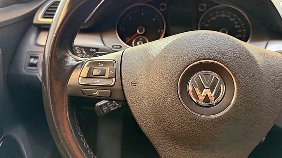Volkswagen Passat 25 of 30