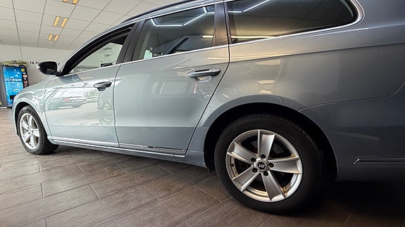 Volkswagen Passat 10 of 30