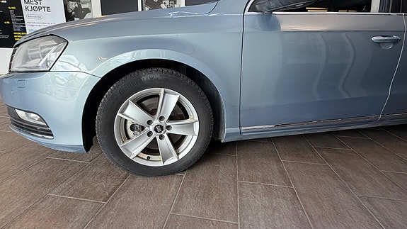Volkswagen Passat 12 of 30