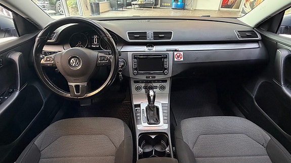 Volkswagen Passat 21 of 30