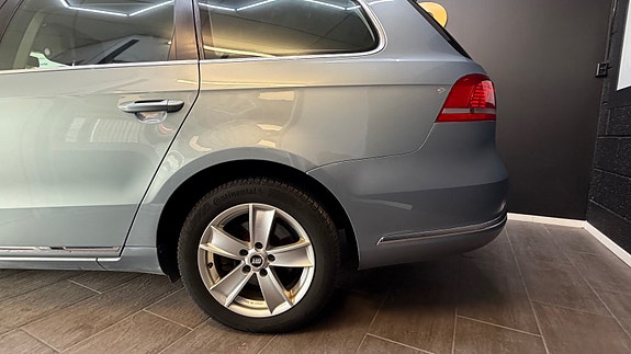 Volkswagen Passat 9 of 30