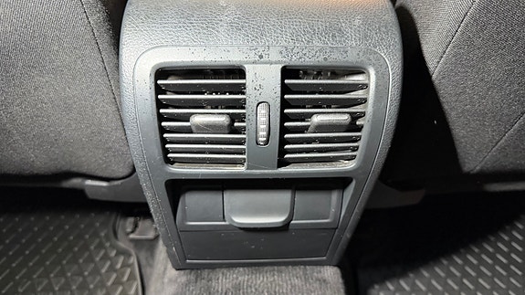 Volkswagen Passat 27 of 30