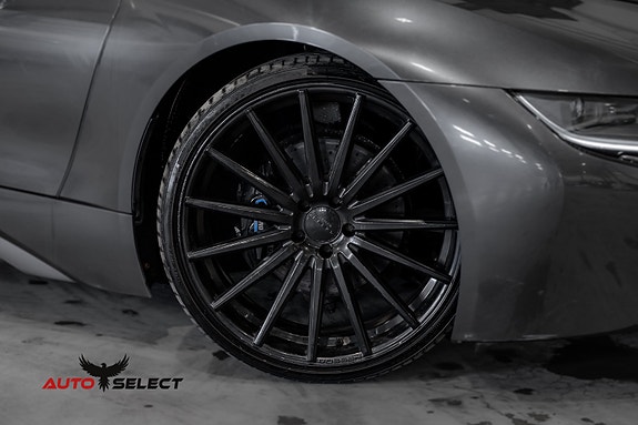 BMW i8 3 of 5