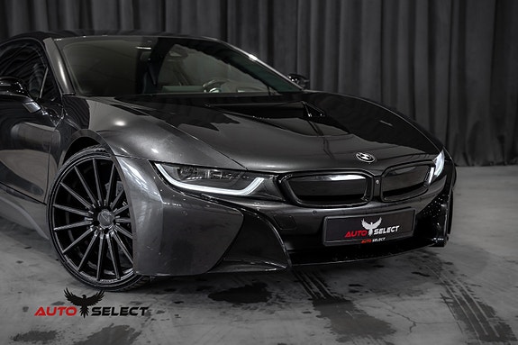 BMW i8 2 of 5