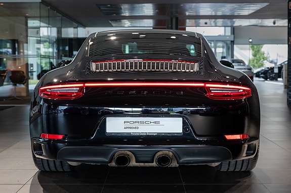 Porsche 911 4 of 5